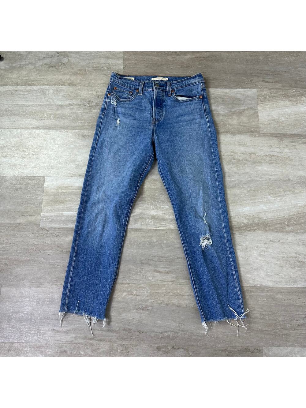 Levi’s Wedgie Raw Edge Hem Button Fly Jeans Size 26 medium dark wash